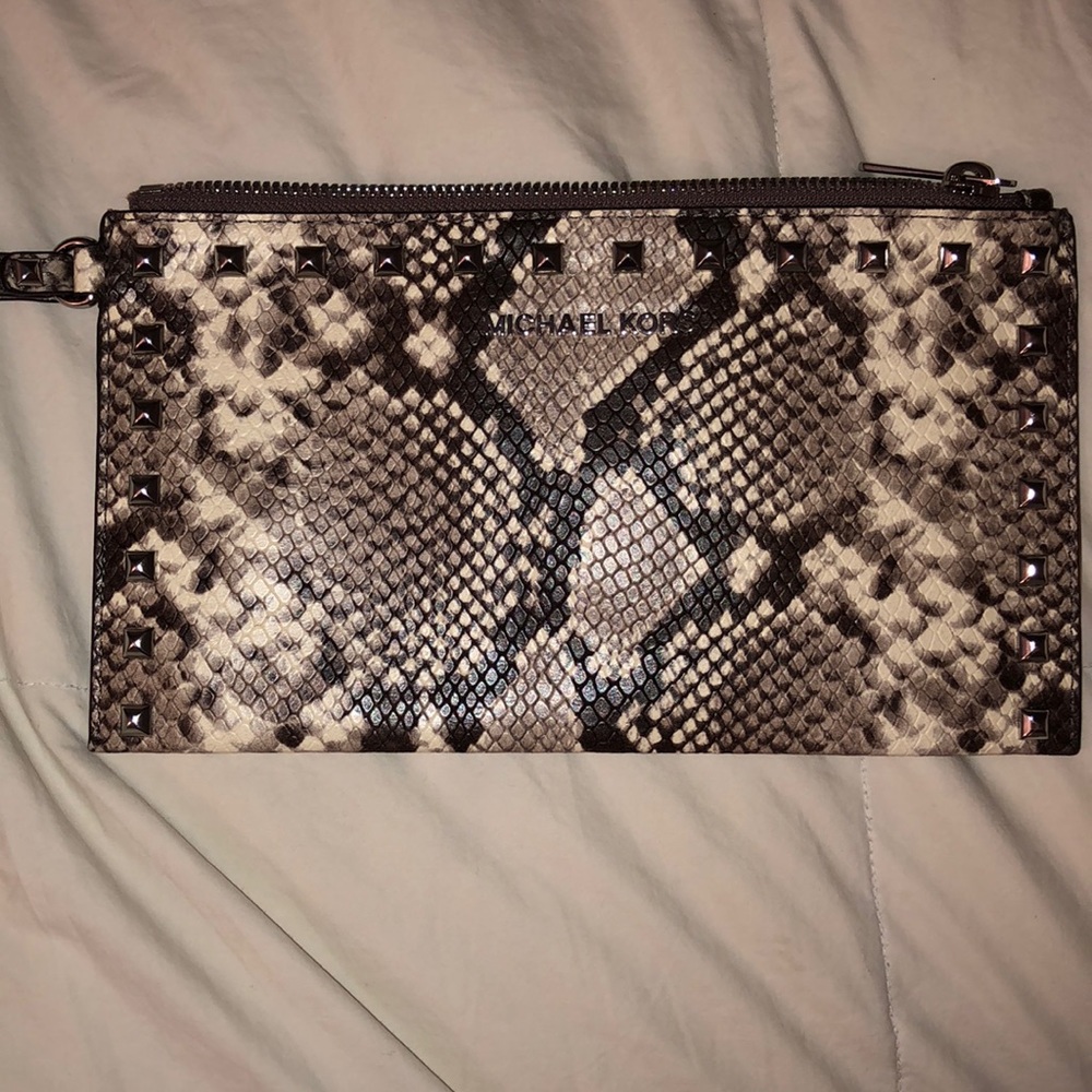 Michael kors wristlet